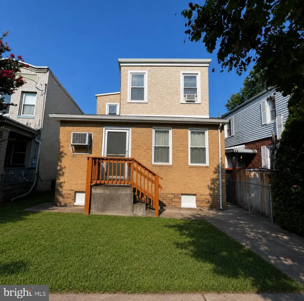 2432 4th St Ne, WASHINGTON
