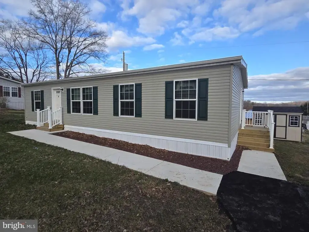 4 Woodedge Dr, QUAKERTOWN