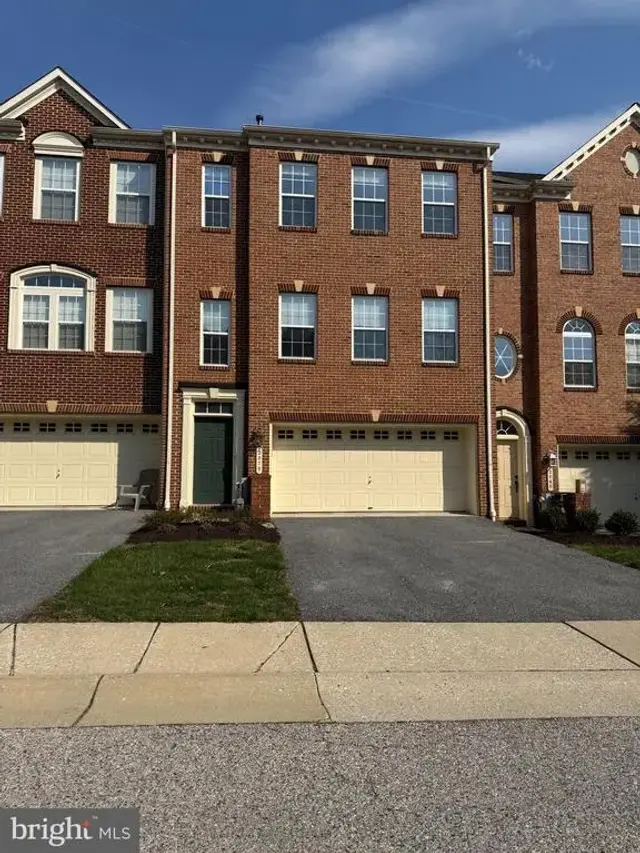 2070 Crescent Moon Ct, Woodstock