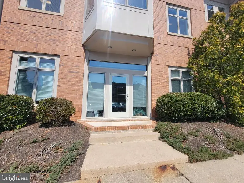46169 Westlake Dr #100-b, STERLING