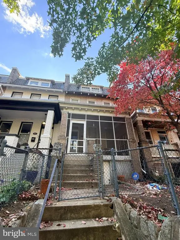 1015 E St Ne, WASHINGTON