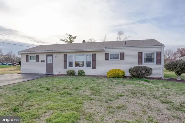 1 Edgewood Rd, Dover