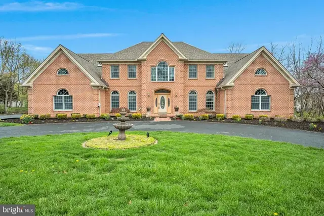 2004 Mountain Pine Dr, Mechanicsburg