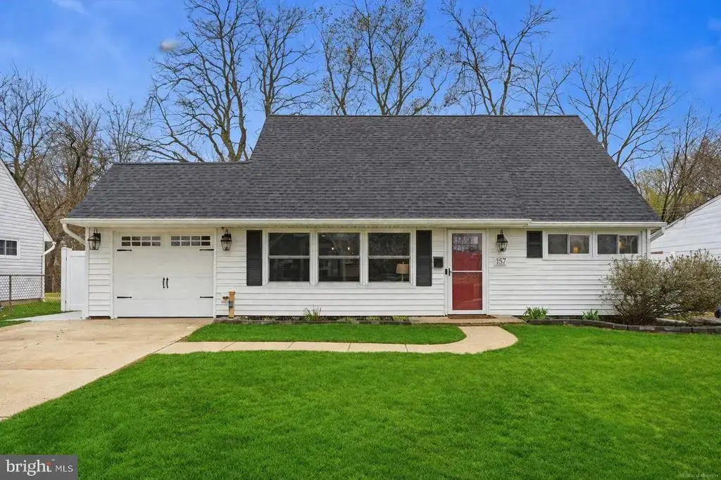 157 Mill Dr, LEVITTOWN