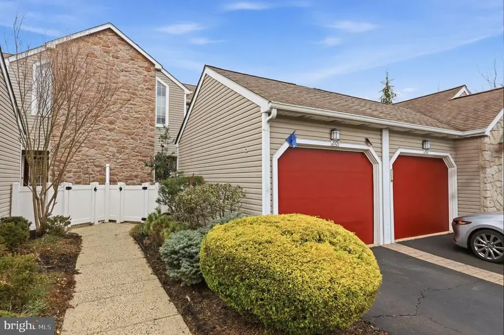 2105 Potters Pl, HOLLAND