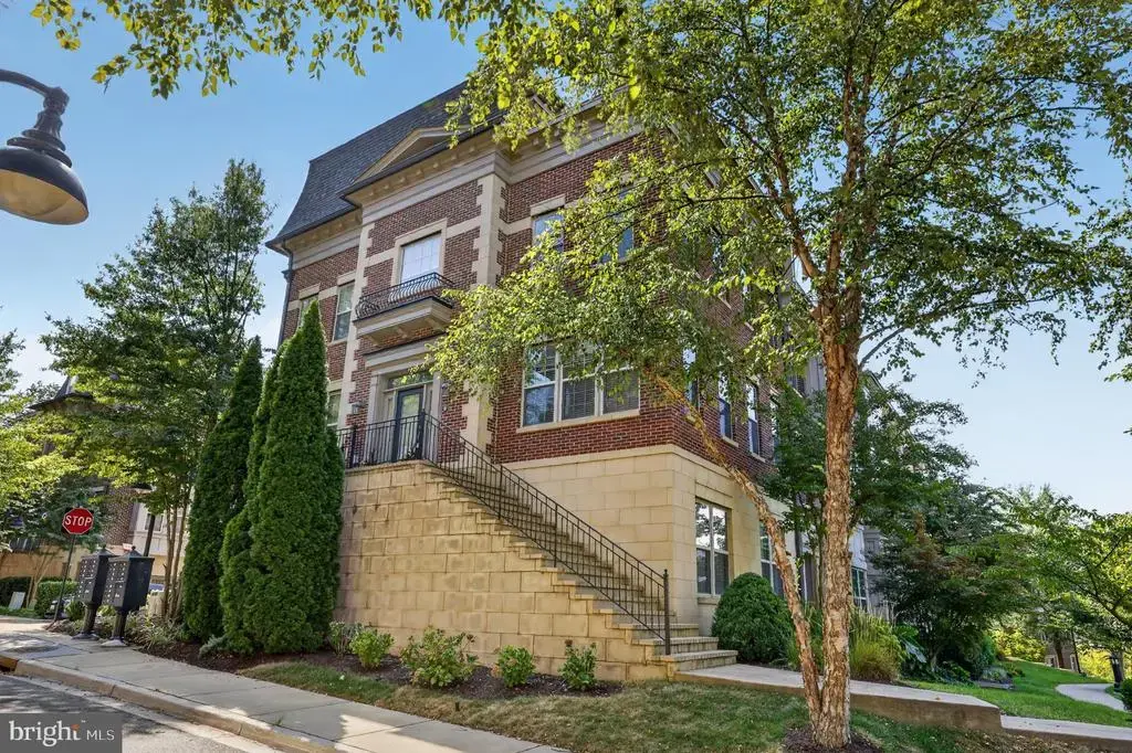 510 Overlook Park Dr #32, OXON HILL