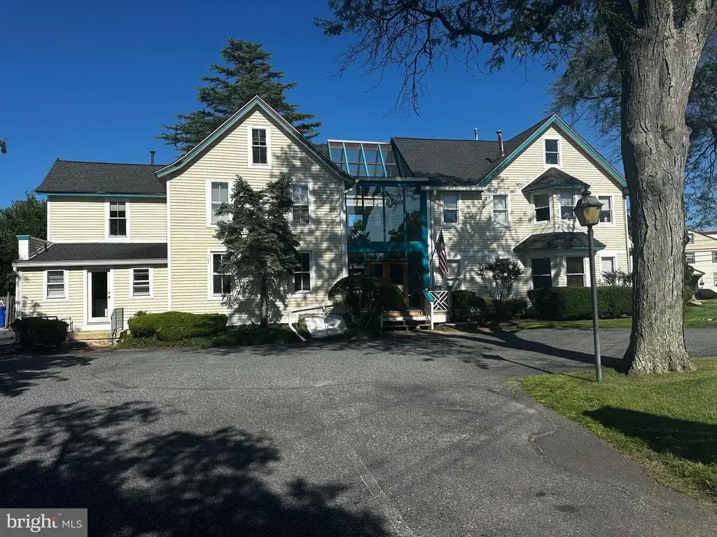 599 Shore Rd #202, SOMERS POINT