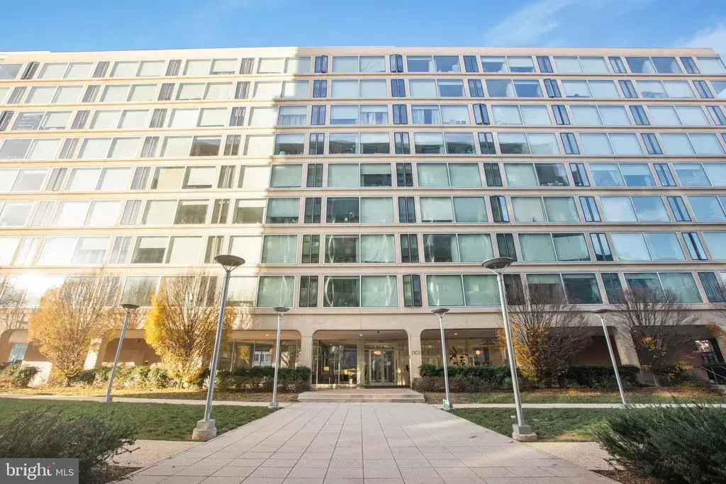 1101 3rd St Sw #403, WASHINGTON