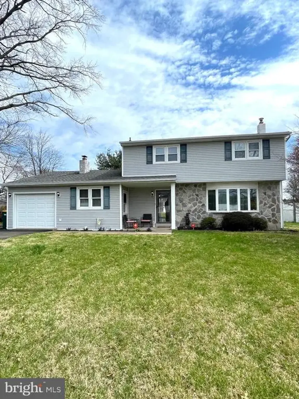 1751 Bristol Oxford Valley Rd, LEVITTOWN