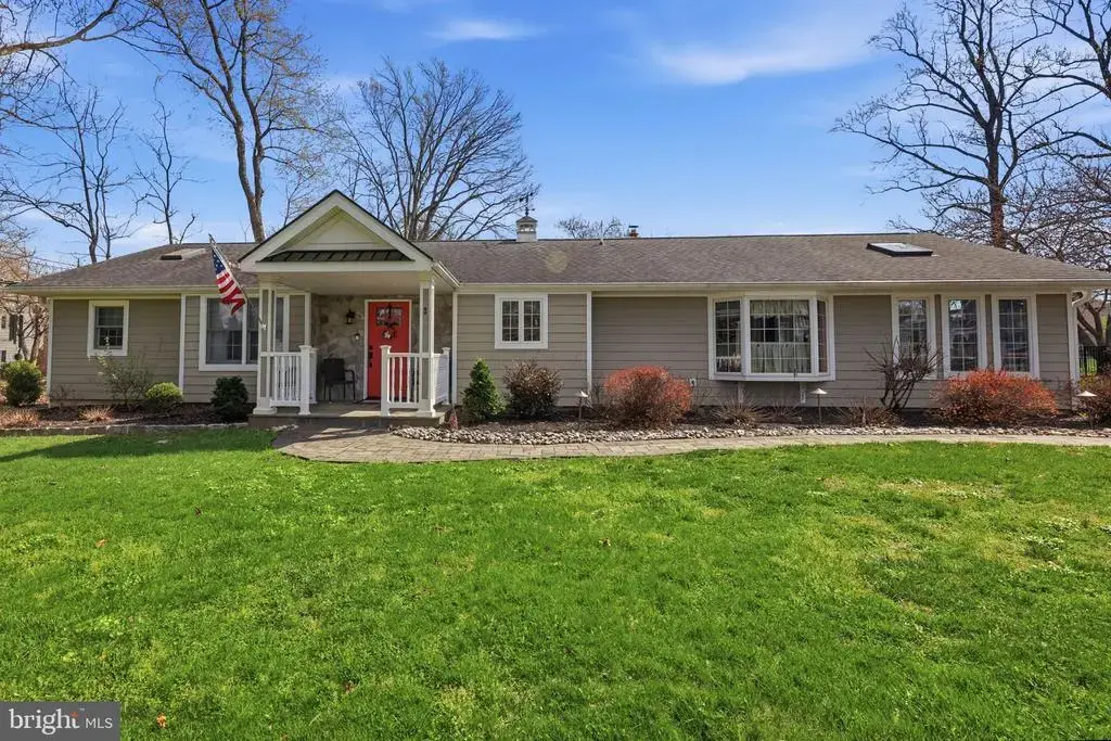 2 Simpson Dr, YARDLEY