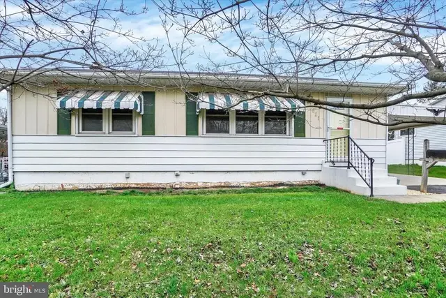 821 Gunnison Rd, York
