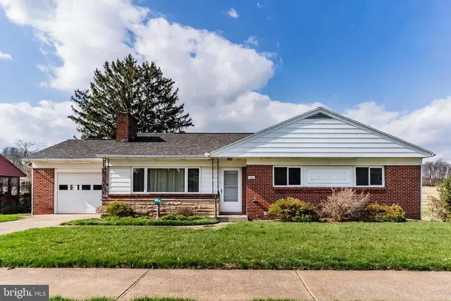 213 Sunset Dr, New Cumberland
