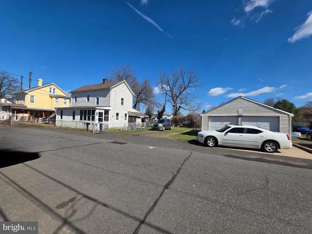 732 Brown St, TULLYTOWN