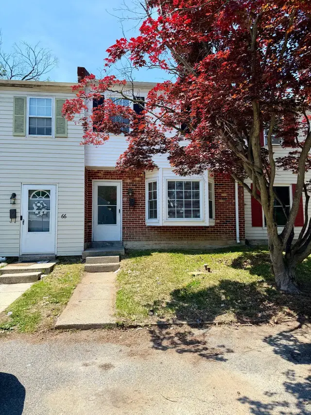 68 Village Dr, Dover