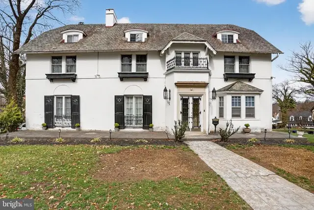 8148 High School Rd, Elkins Park