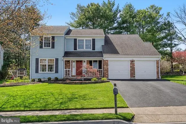 19 Country Hills Dr, Newark