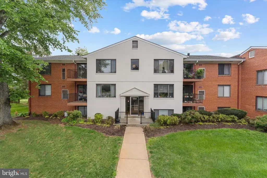 125-a Clubhouse Dr Sw #8, LEESBURG