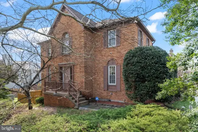 2851 Yarn Ct, Falls Church