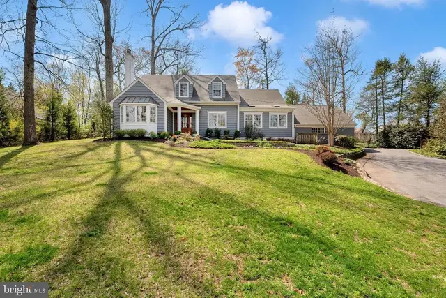 9218 Aldershot Dr, Bethesda