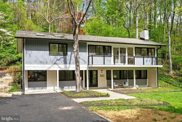 8201 Hamilton Spring Ct, Bethesda