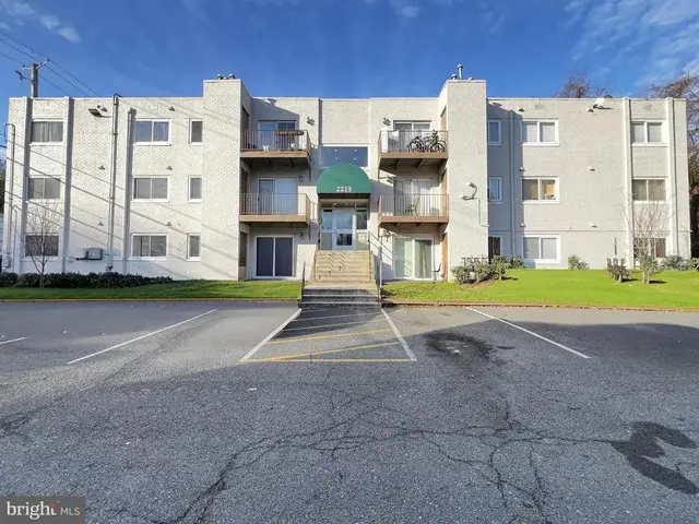 2215 Hunter Pl Se #101, Washington