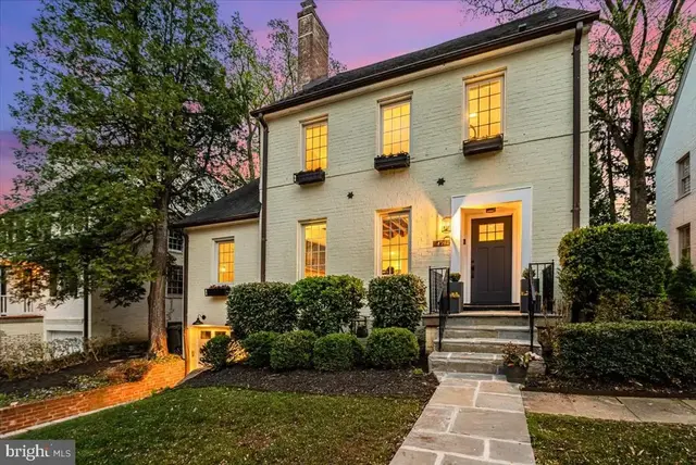 4214 Oakridge Ln, Chevy Chase
