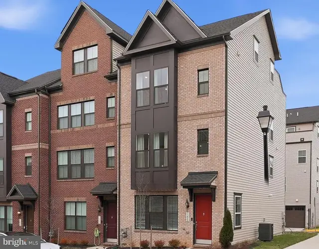7220 Mountaineer Dr, Alexandria