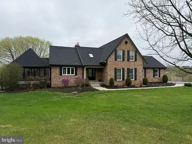 3293 N Hill Ct, Middletown