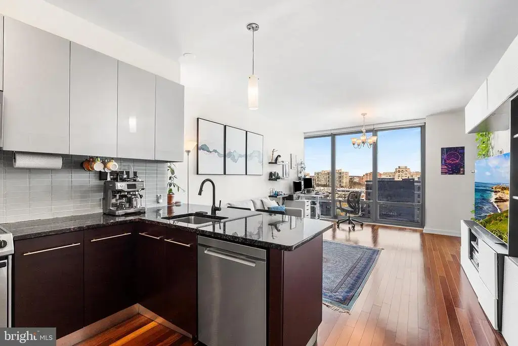 2101 Market St #908, PHILADELPHIA