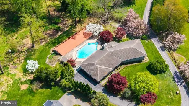 5 Lochview Ct, Lutherville Timonium
