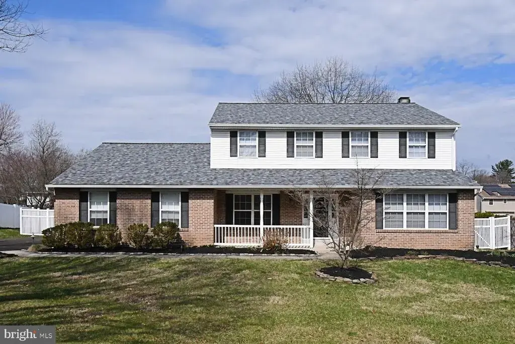 670 Amalie Ln, SOUTHAMPTON