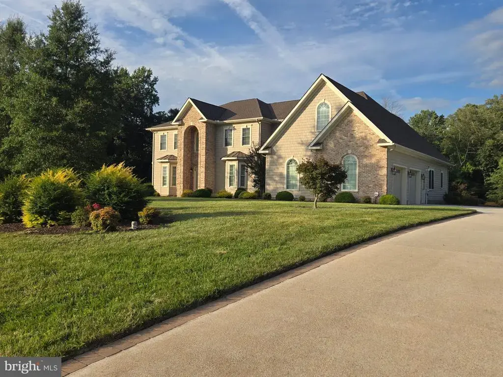18 Lake Crest Dr, MILFORD