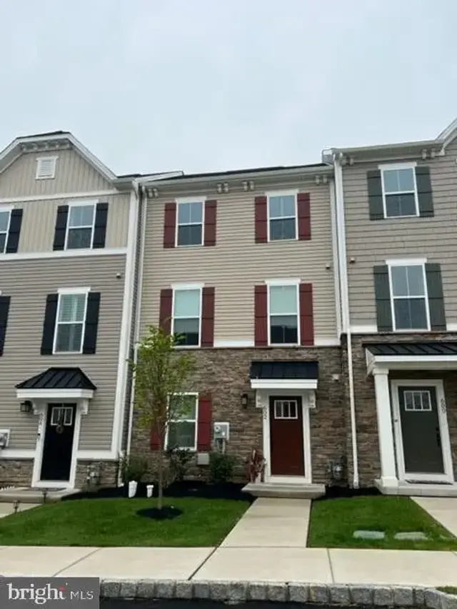 602 Holywell Dr, Malvern