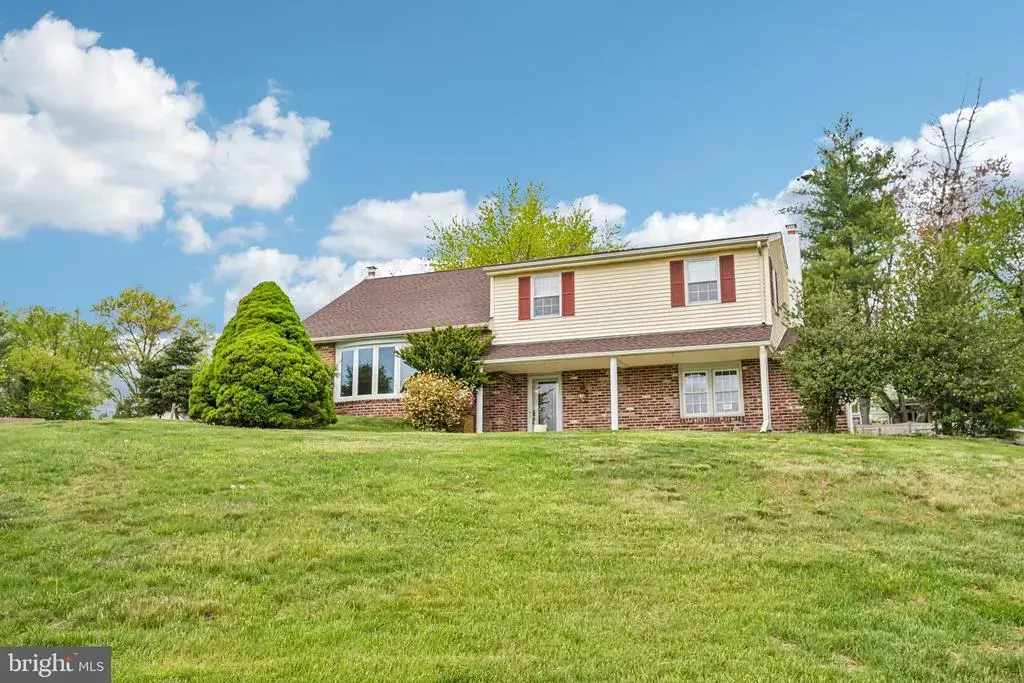 77 Wren Dr, HOLLAND