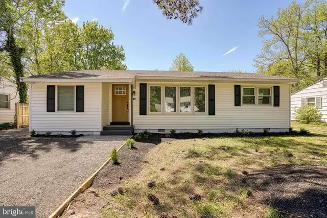10 Bay View Ave, Cambridge