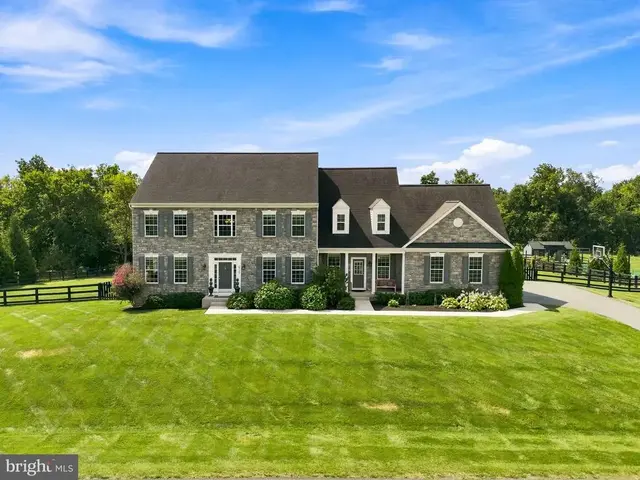 15169 Coronet Pl, Waterford