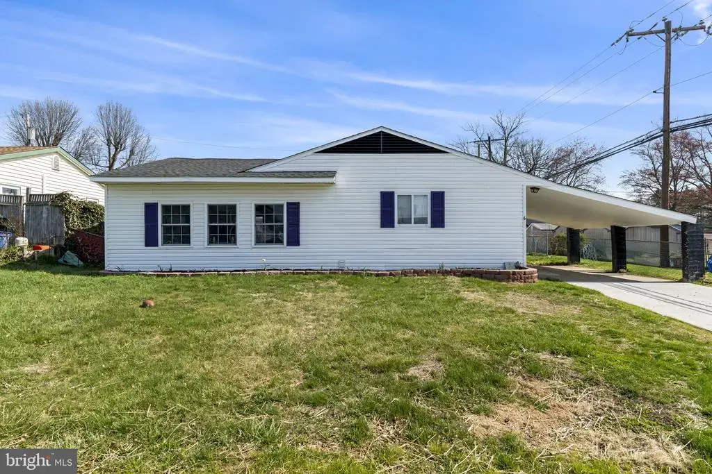 6 Black Walnut Rd, LEVITTOWN