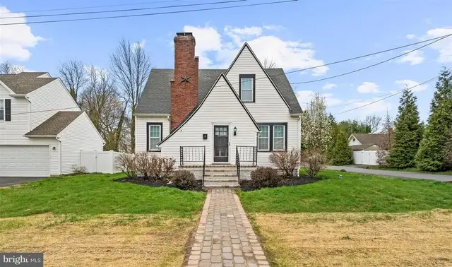 5 Woodrow Ave, Wilmington