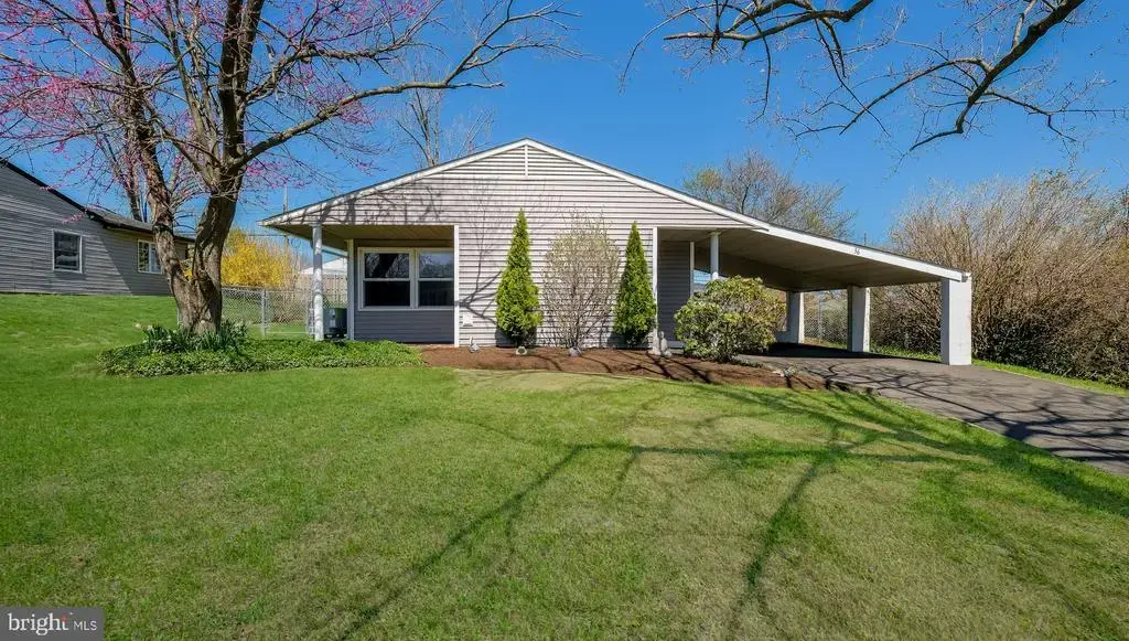 36 Mockorange Ln, LEVITTOWN