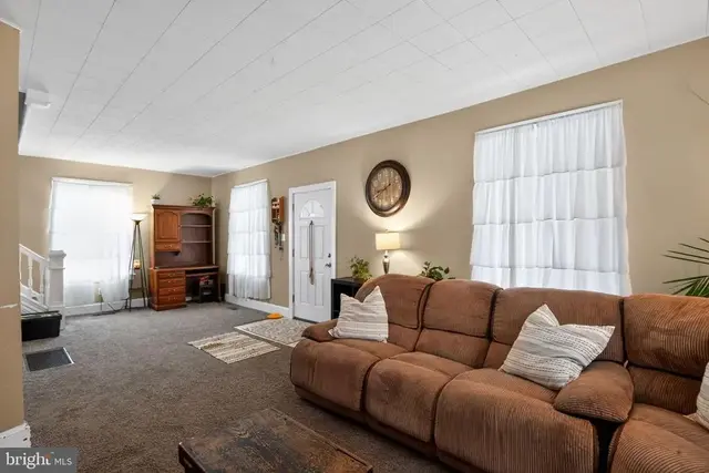 10 E Pine St, Delmar