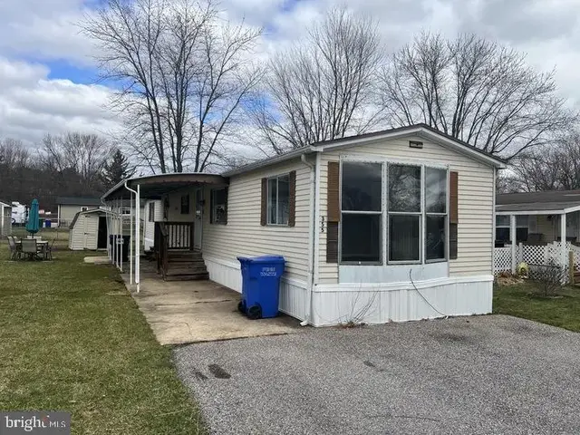 355 Waldorf Dr, York