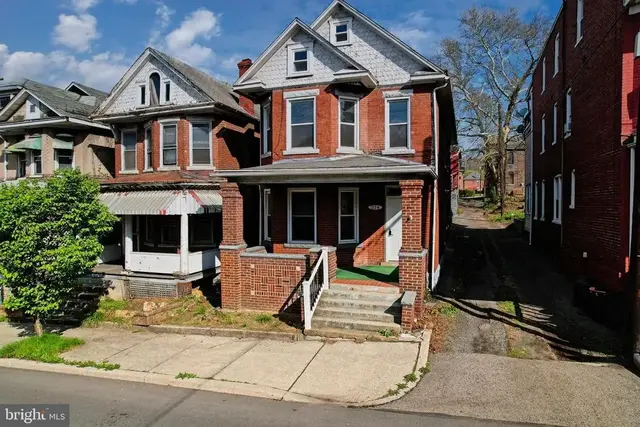 214 S Central Ave, Cumberland