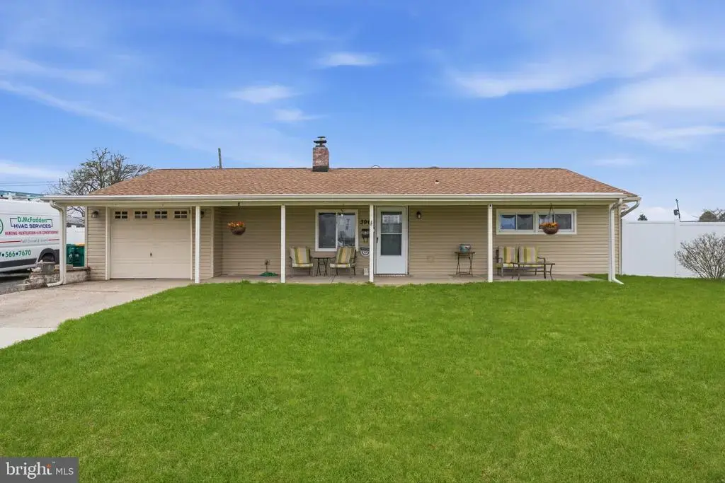 396 Pinewood Dr, LEVITTOWN