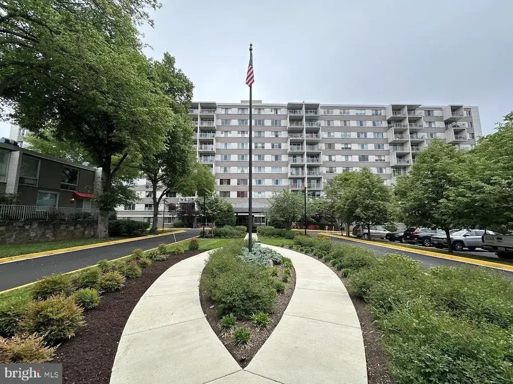 4977 Battery Ln #1-203, BETHESDA
