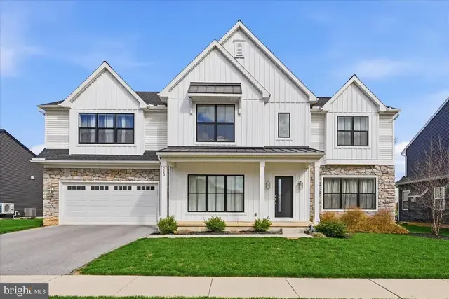 203 Wright Dr, Mechanicsburg