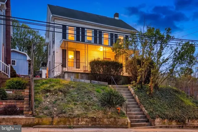 7 E Main St, Windsor