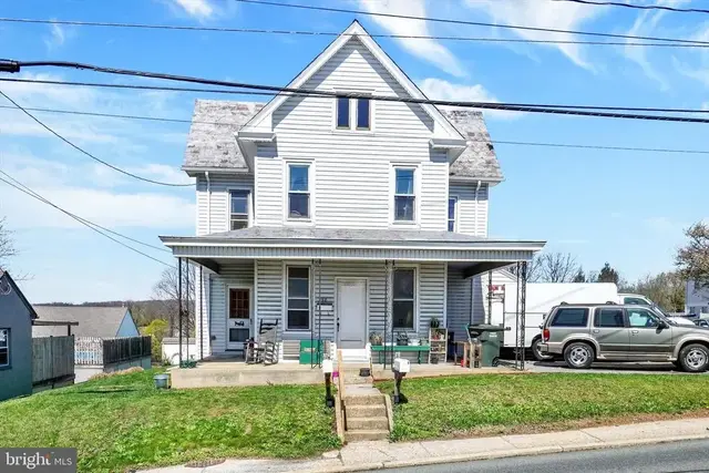 298 N Main St, Yoe