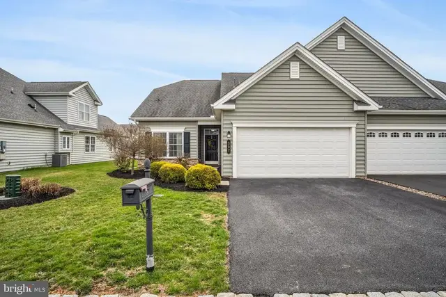 307 Valor Dr, Mechanicsburg