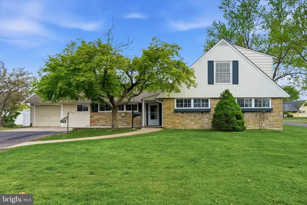 174 Forsythia Dr N #n, LEVITTOWN