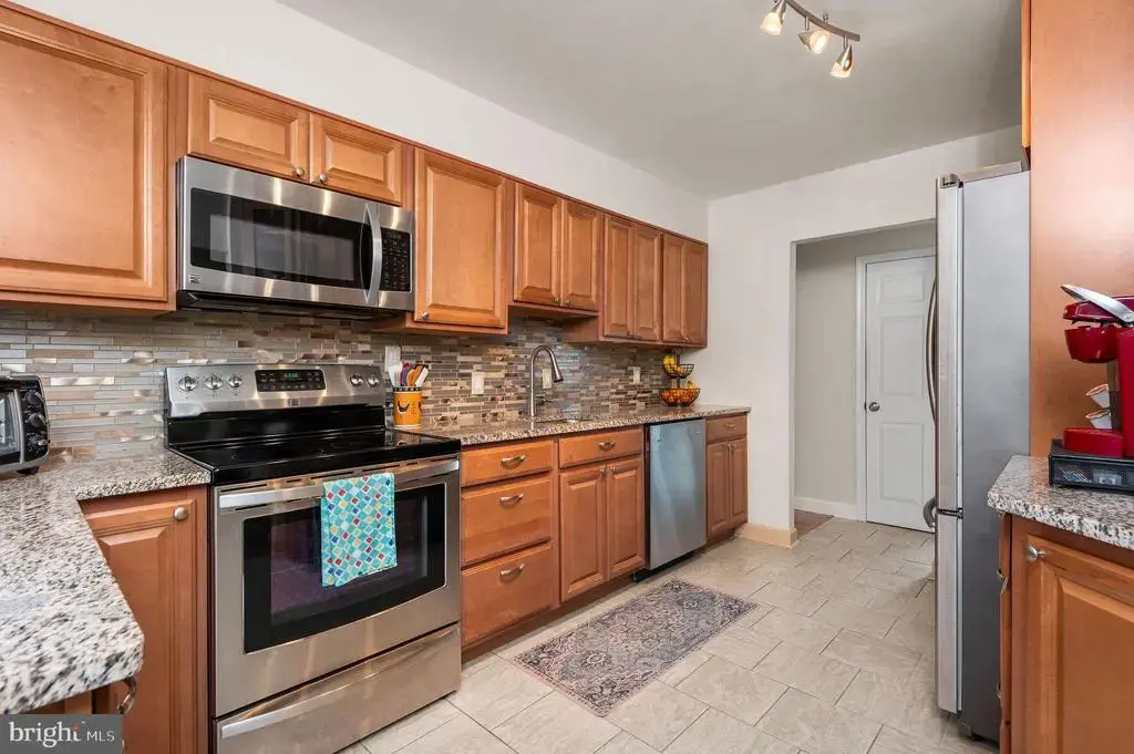 1027 Rozel Ave, SOUTHAMPTON
